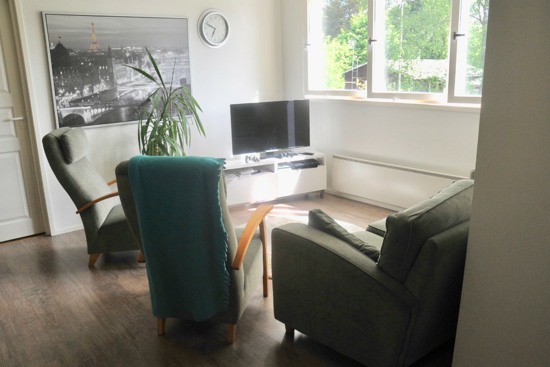 Pornaisissa perhekoti Kuusikon yläkerran oleskelutila