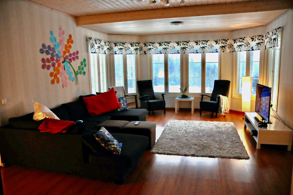 Karkkilassa Villa Dorothean olohuone