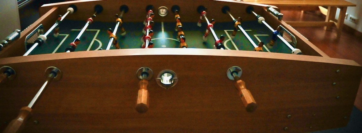 Nuoriskokoti Villa Dorotheassa pelaillaan / Kuvaaja Pietu Takala